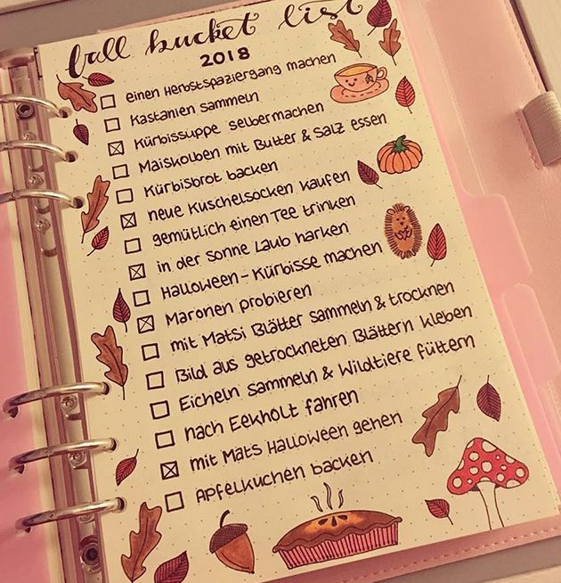 Themes for a fall bullet journal include things like autumn leaves, pumpkins & Halloween motifs, nature inspired doodles, and more.